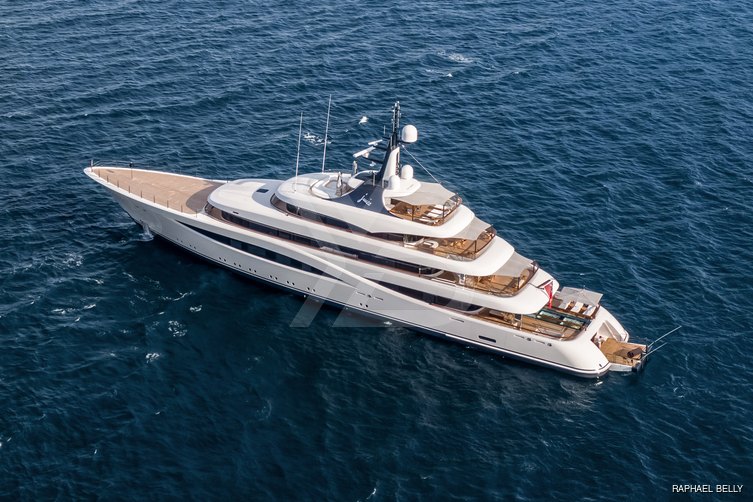 Juice yacht exterior 7