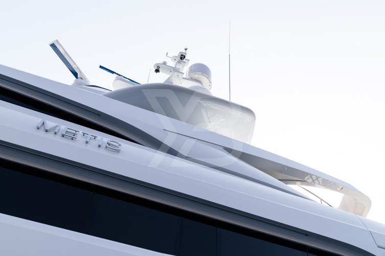 Artisan yacht exterior 178