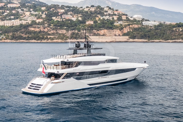 Cecile B yacht exterior 5