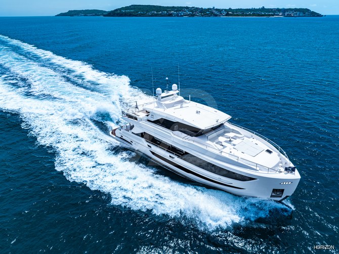 FD90/34 yacht exterior 3