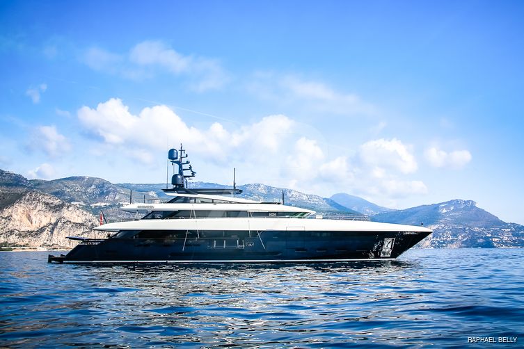 N2H yacht exterior 22