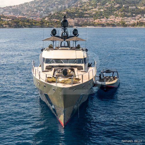DB9 yacht exterior 3