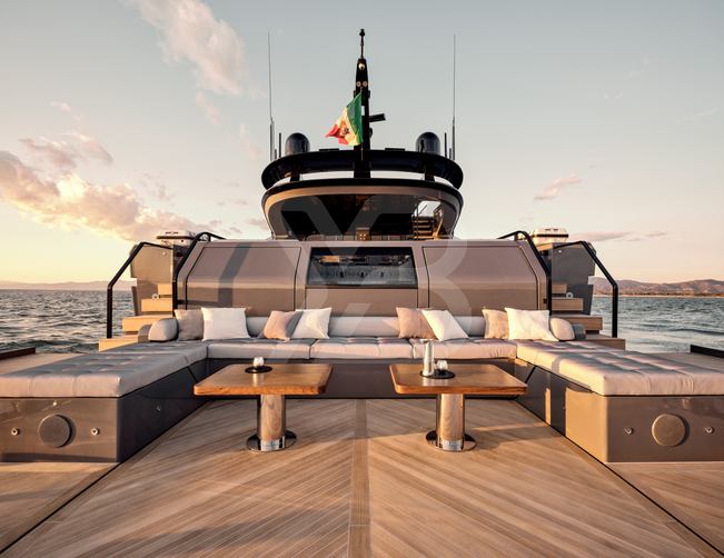 Effe yacht exterior 14