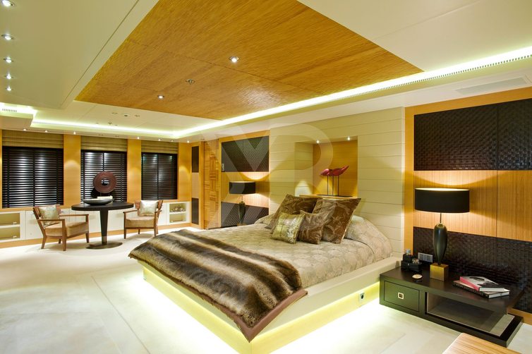 Caipirinha yacht interior 9