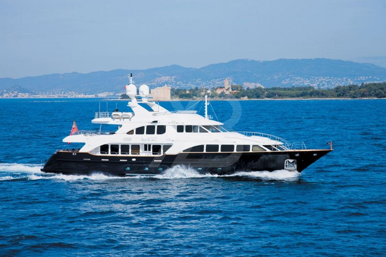 Sea Blue'Z yacht exterior 2