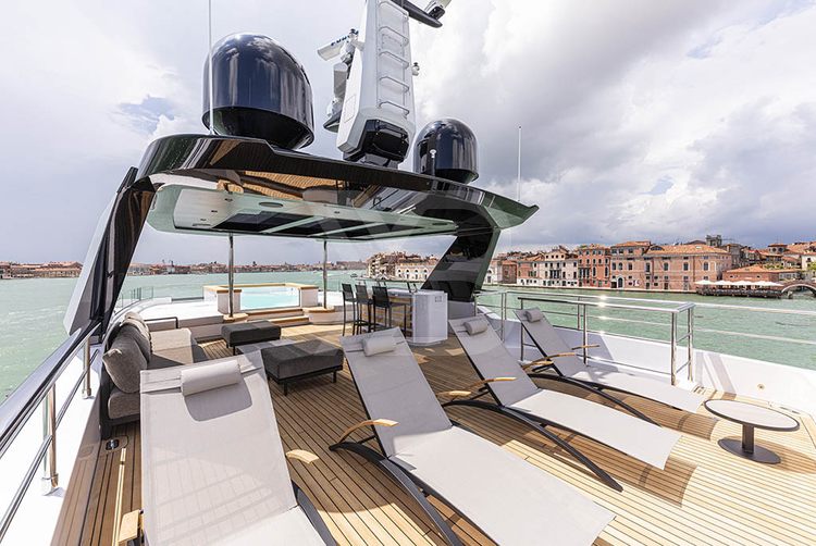 Vayus yacht exterior 38