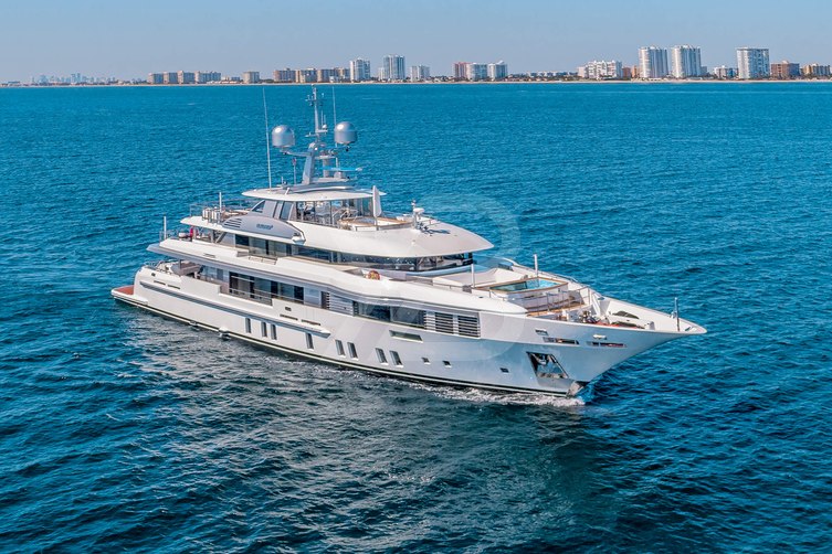 E.Motion+ yacht exterior 3