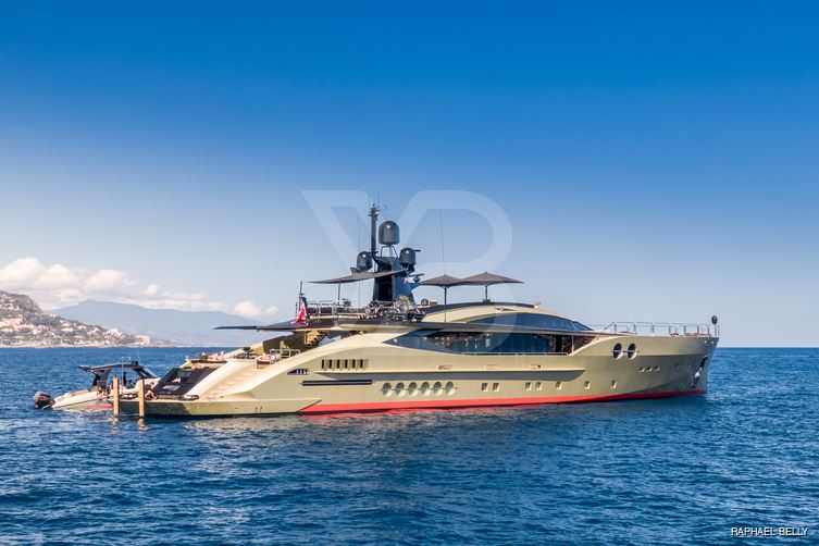 DB9 yacht exterior 15