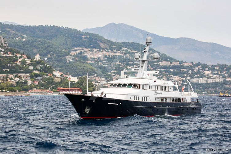 Amara yacht exterior 9