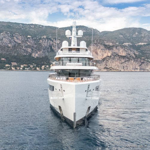 Viva yacht exterior 3