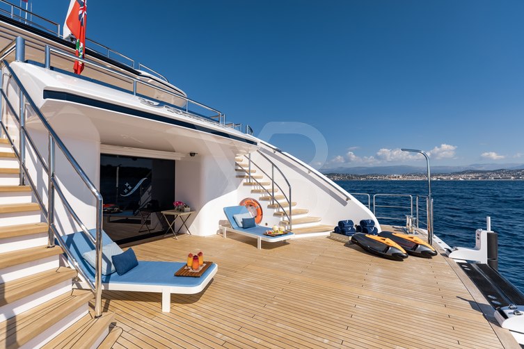 Starlust yacht exterior 5