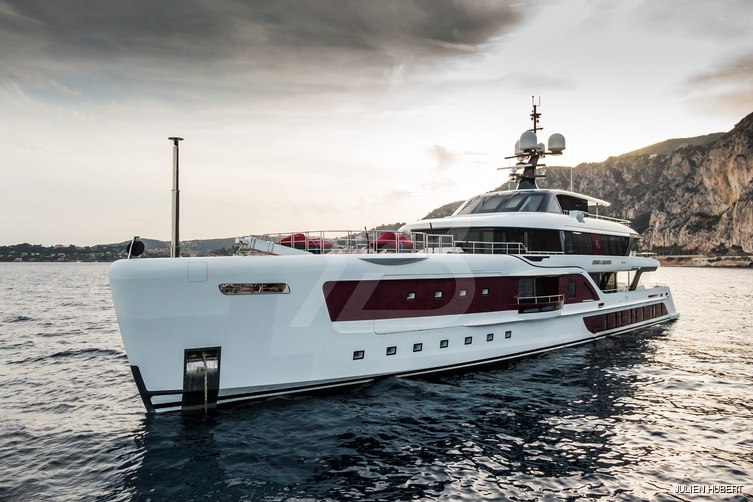 Quinta Essentia yacht exterior 22