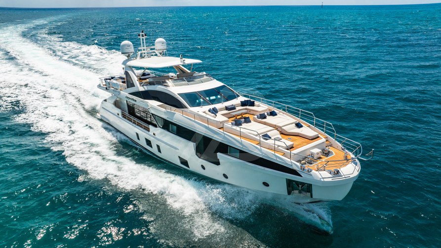 Carpe Diem yacht exterior 2