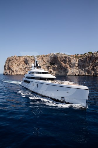 Artisan yacht exterior 39