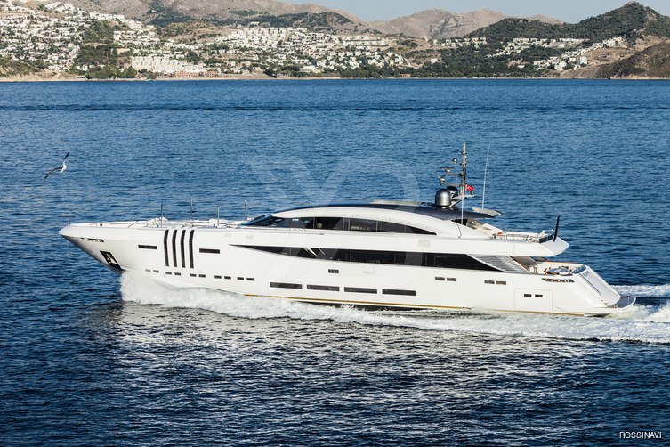 Vellmari yacht exterior 12