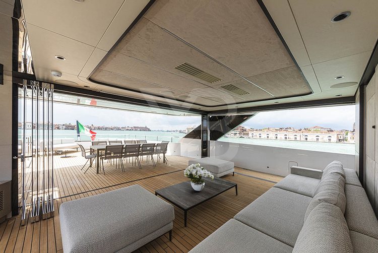 Simplicity yacht interior 5