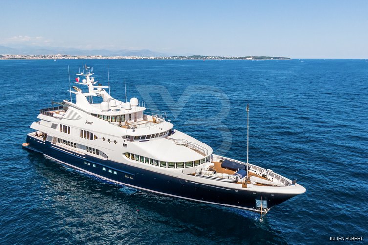 Samar yacht exterior 20