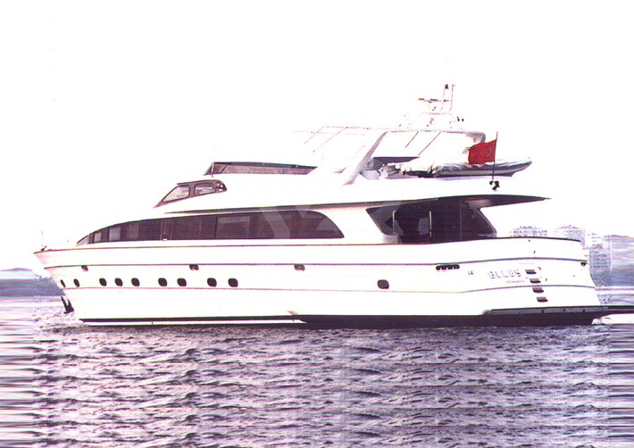 Blues yacht exterior 5