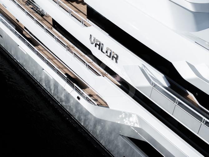 Valor yacht interior 10
