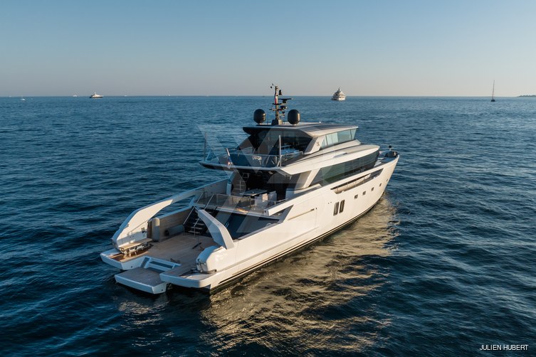 H yacht exterior 16