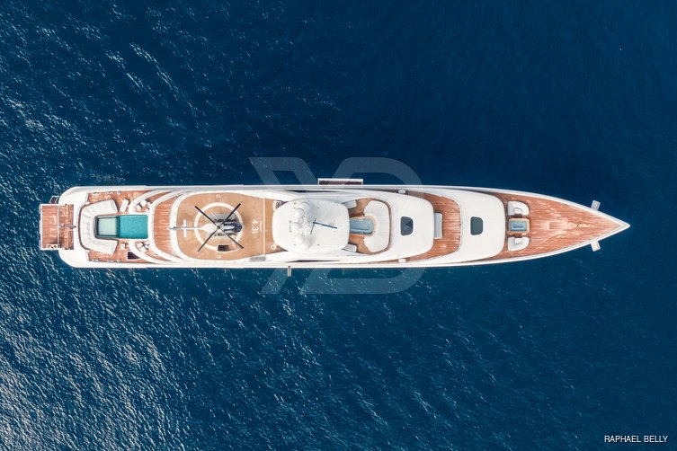 Viva yacht exterior 10