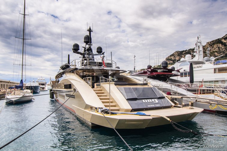 DB9 yacht exterior 2