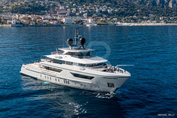 X yacht exterior 16