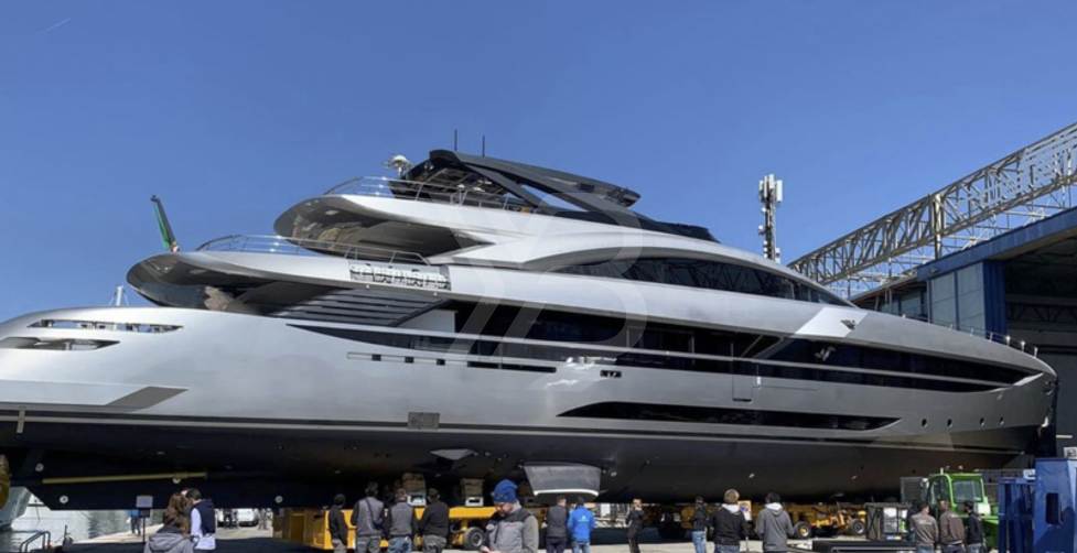 No Stress yacht exterior 13