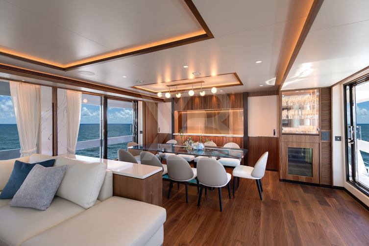 Horizon FD100 /911 yacht interior 38