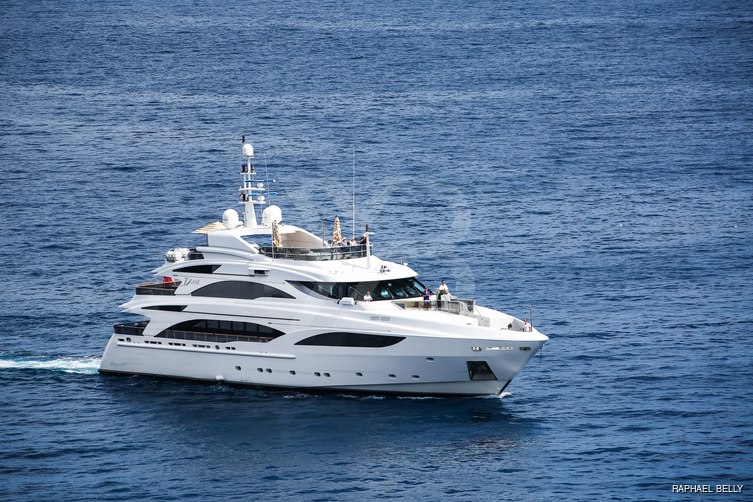 Diane yacht exterior 4