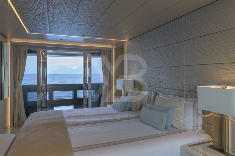 EIV yacht interior 24