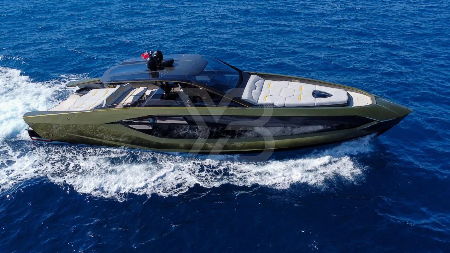 Kiki yacht exterior 2