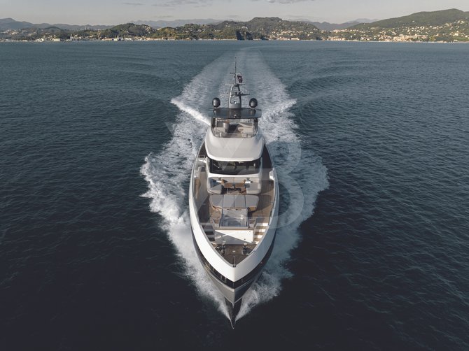 Luz de Mar yacht exterior 7