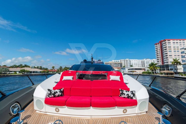 Matzu yacht exterior 3