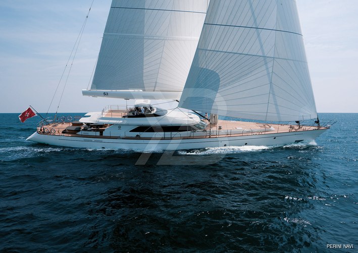 Fivea yacht exterior 2