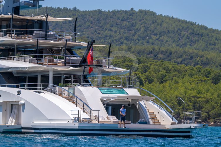 Al Reem yacht exterior 10