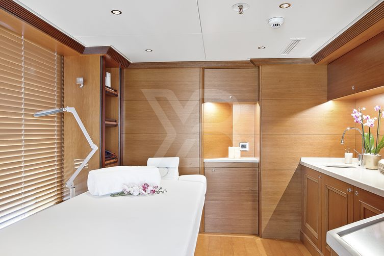 Boadicea yacht interior 22