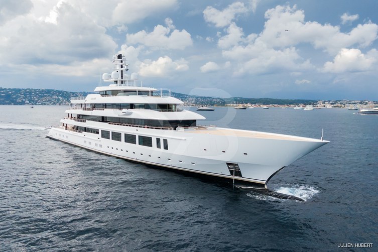 Infinity yacht exterior 21