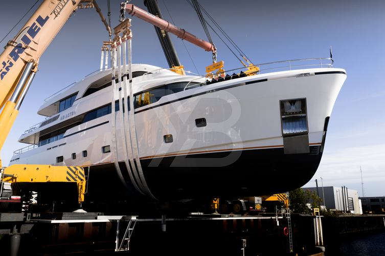 Ad Astra yacht exterior 8