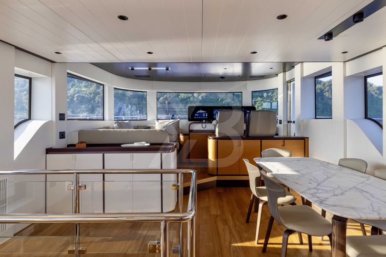 Gipsy VI yacht interior 8