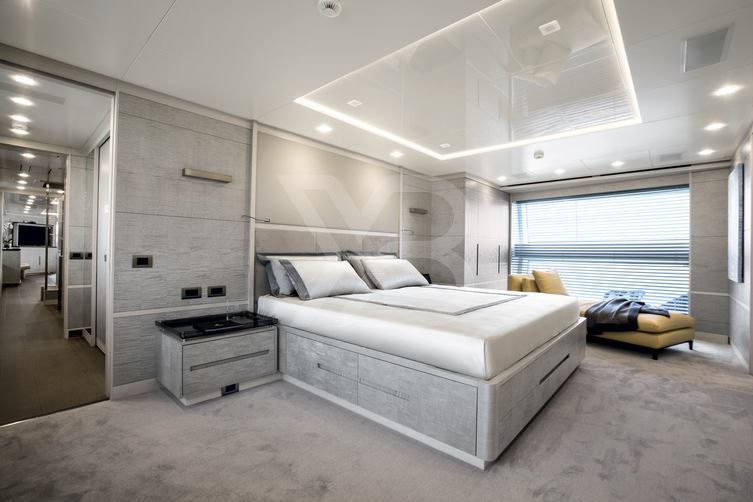 Deliberately Lucky yacht interior 12