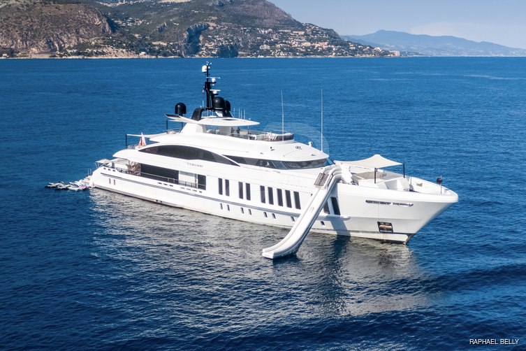 Samurai yacht exterior 22