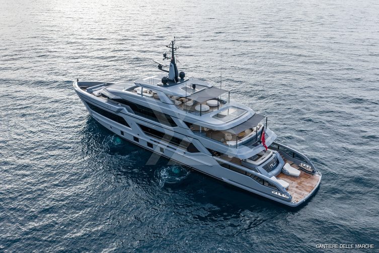 RJ yacht exterior 13