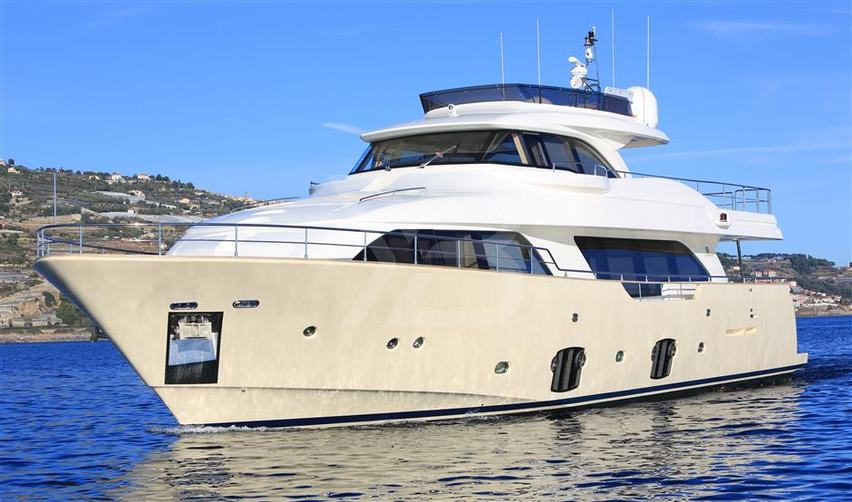 Disparate yacht exterior 3