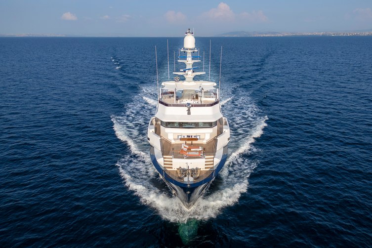 Seven Seas yacht exterior 16