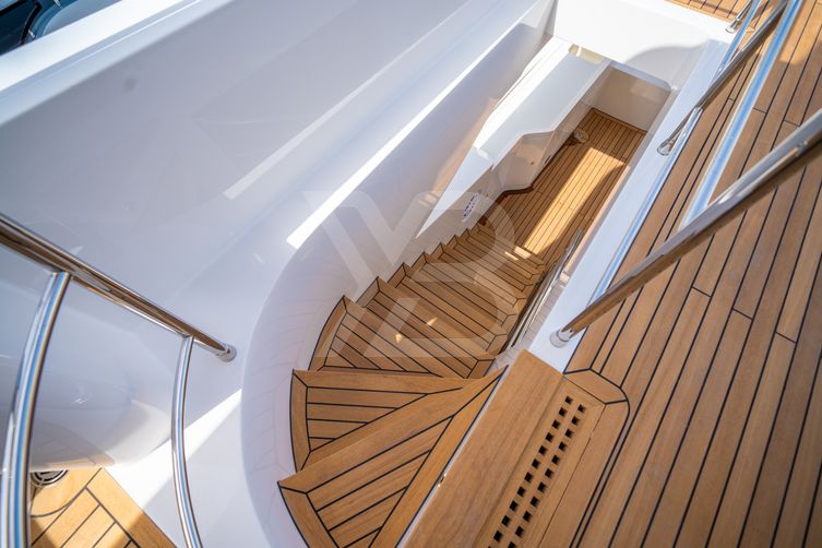 Simplicity yacht interior 10