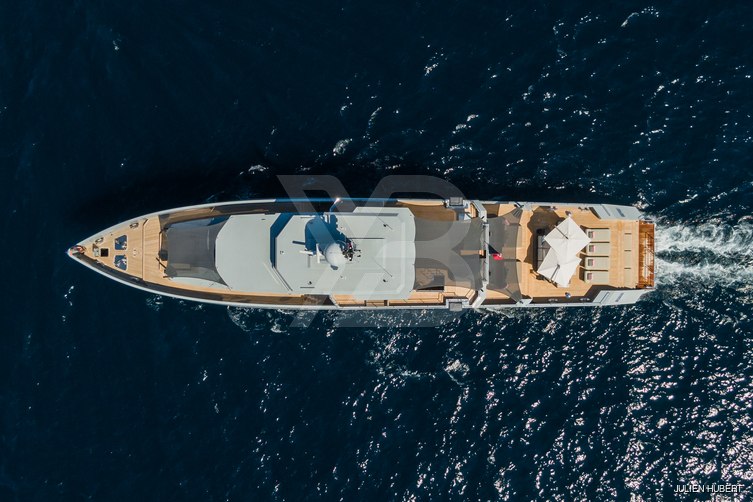 Cyclone yacht exterior 14