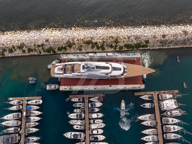 Al Reem yacht exterior 9