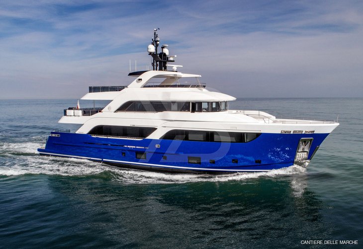 Gatto yacht exterior 2