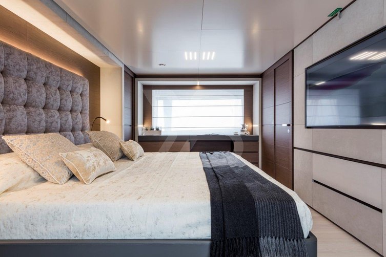 Roma VII yacht interior 15